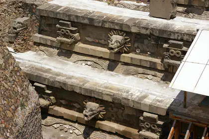 Vista actual del Templo de la Serpiente Emplumada en Teotihuacan